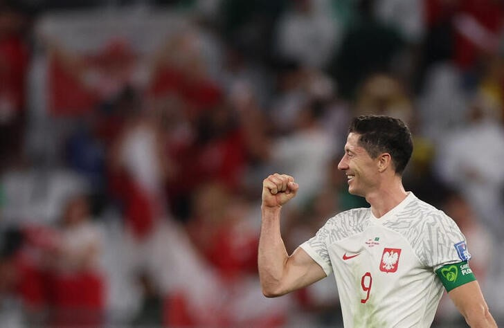 &copy; Reuters.  Nov 26, 2022 
Foto del sábado del capitán de Polonia Robert Lewandowski celebrando la victoria 2-0 sobre Arabia Saudita 
REUTERS/Matthew Childs