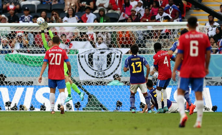Costa Rica vence a Japón con gol de Fuller en el final y sigue con vida en el Mundial
