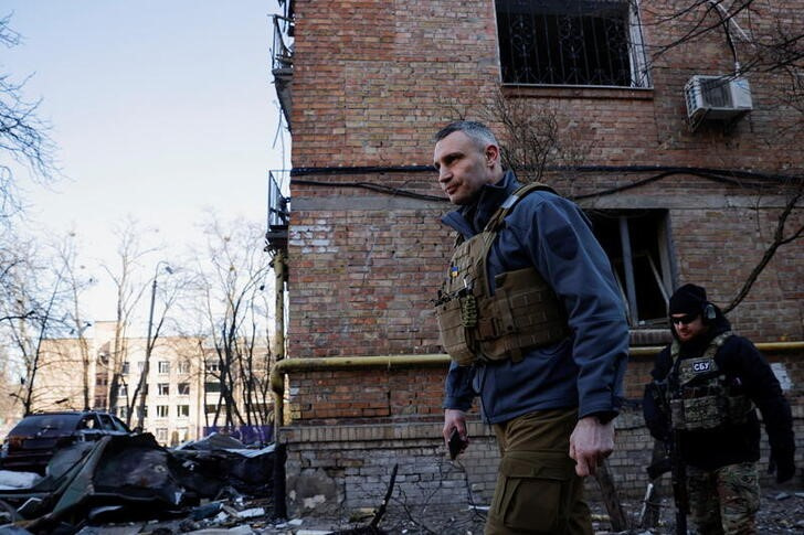 &copy; Reuters. 　１１月２７日、ウクライナの首都キーウ（キエフ）のクリチコ市長（写真）は、ロシア軍のインフラ攻撃を受けた停電対策を巡り、ゼレンスキー大統領やその側近が同市を批判しているこ