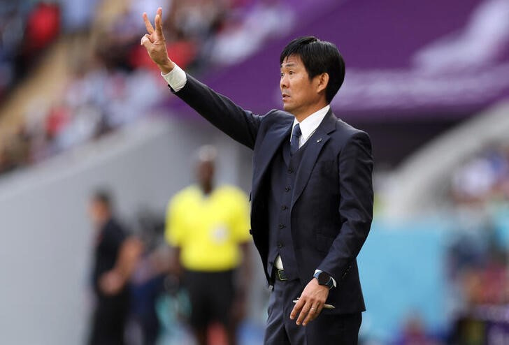 &copy; Reuters. 　サッカーの日本代表チームは２７日、ワールドカップ（Ｗ杯）カタール大会、１次リーグＥ組の第２戦でコスタリカに０─１で敗戦。しかし森保一監督は決勝トーナメント進出に向けて自