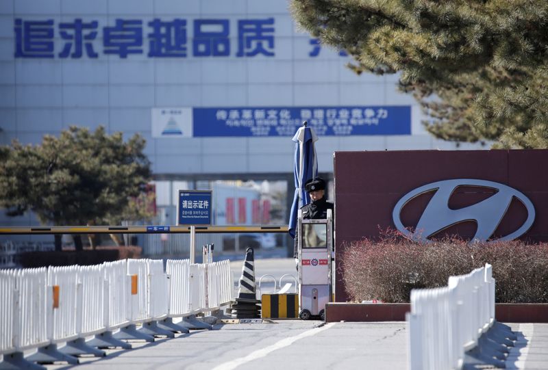 Hyundai Motor, LGES consider building two JV battery plants in U.S. -report