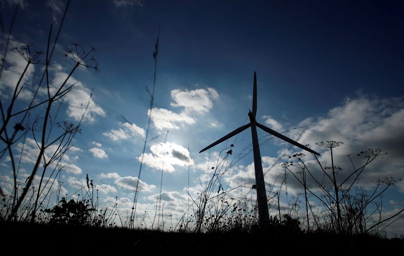 &copy; Reuters. FILE PHOTO: A general view of a wind turbine at Westmill Wind Farm & Solar Park, which is owned by the community and supports local renewable energy, at Watchfield, near Swindon, Britain, September 24, 2021.  REUTERS/Andrew Boyers/File Photo