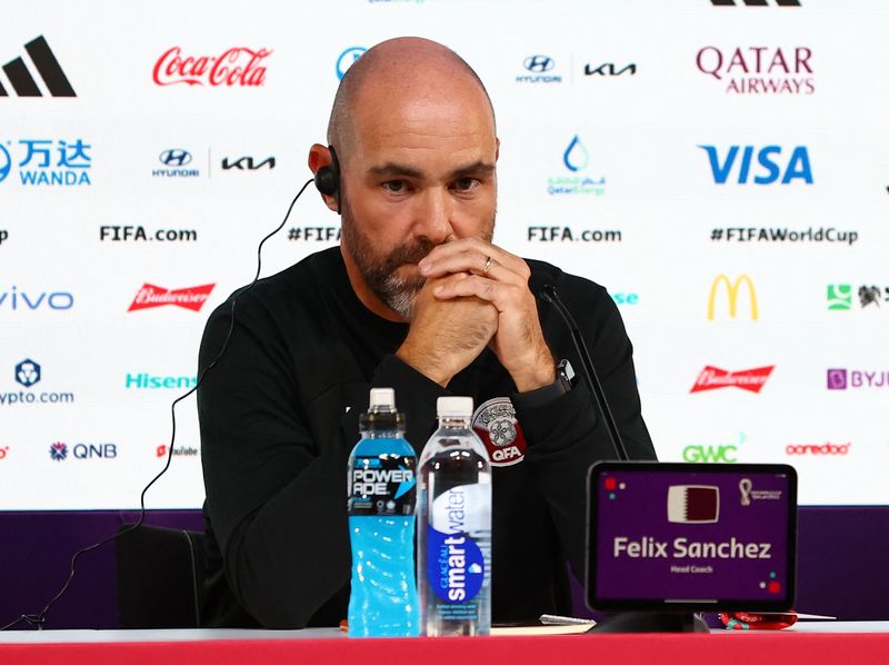 &copy; Reuters. Técnico da seleção do Catar, Felix Sánchez, durante entrevista coletiva em Doha
28/11/2022 REUTERS/Gareth Bumstead