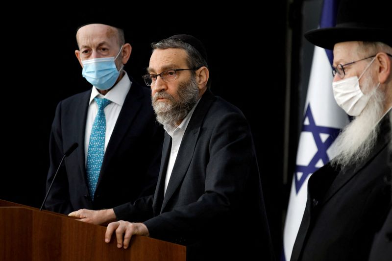 © Reuters. FILE PHOTO: Moshe Gafni (C), head of the United Torah Judaism party, stands with party members to issue a statement after talks with Israel's president on who might form the next coalition government, in Jerusalem, April 5, 2021. REUTERS/Amir Cohen/File Photo