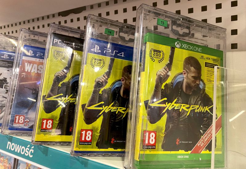 © Reuters. FILE PHOTO: Boxes with CD Projekt's game Cyberpunk 2077 are displayed in Warsaw, Poland, Dec. 14, 2020. REUTERS/Kacper Pempel/File Photo