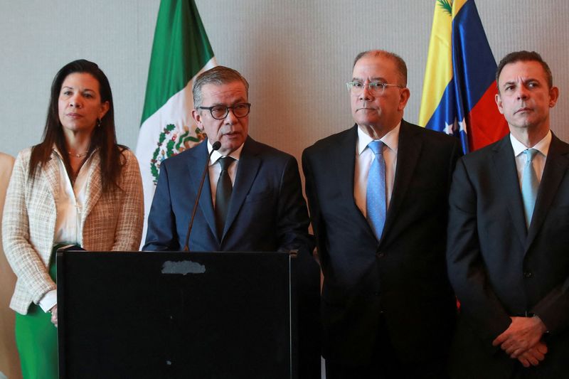 &copy; Reuters. FILE PHOTO: The head of the opposition delegation of Venezuela Gerardo Blyde Perez talks to the media accompanied by other delegates, in Mexico City, Mexico November 26, 2022. REUTERS/Henry Romero