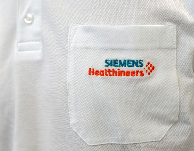 &copy; Reuters. FILE PHOTO: Siemens Healthineers logo in a manufacturing plant in Forchheim near Nuremberg, Germany, October 7, 2016. REUTERS/Michaela Rehle