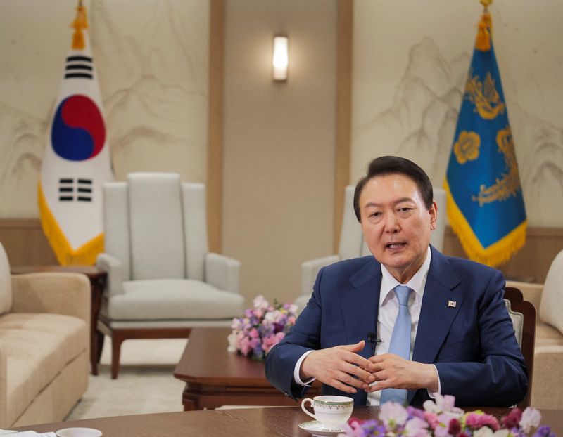&copy; Reuters. 　韓国の尹錫悦大統領はロイターとのインタビューに応じ、中国には北朝鮮の行動に影響を与える責任があるだけでなく、その能力もあると述べた。ソウルで２８日撮影（２０２２年　ロイ
