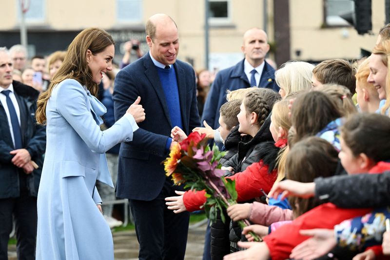 &copy; Reuters. FILE PHOTO: Britain's William, Prince of Wales and Catherine, Princess of Wales visit Northern Ireland, October 6, 2022. Tim Rooke/Pool via REUTERS/File Photo