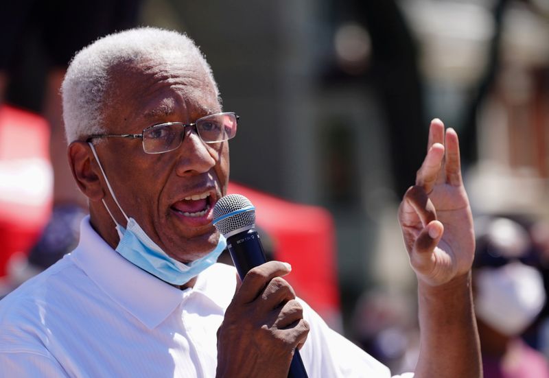 &copy; Reuters. FILE PHOTO: Congressman A. Donald McEachin talks to protesters at a rally against racial inequality and the death in Minneapolis police custody of George Floyd, on the statue of Confederate General Robert E. Lee in Richmond, Virginia, U.S. June 13, 2020. 