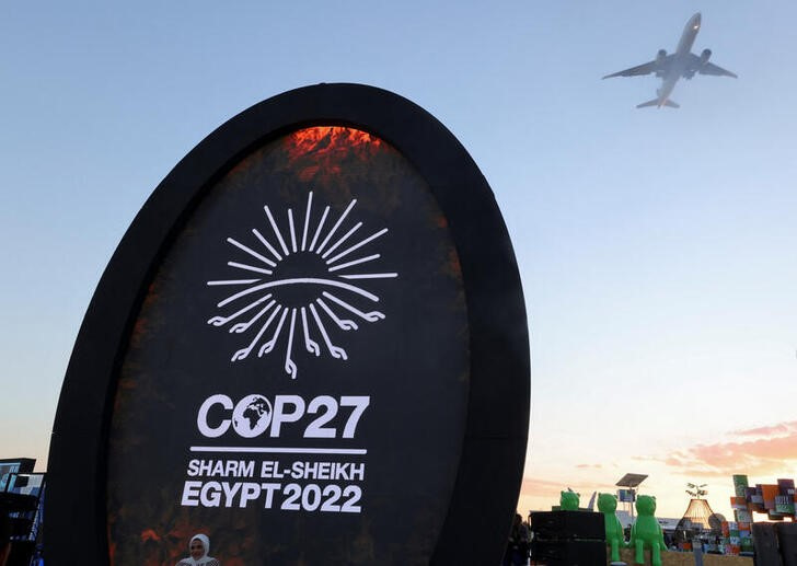 &copy; Reuters. 　エジプトのシャルムエルシェイクで２０日まで開かれたＣＯＰ２７では、化石燃料業界を同情的に扱う雰囲気が生まれ、それが土壇場での協議に影響を及ぼした形となり、より野心的な合