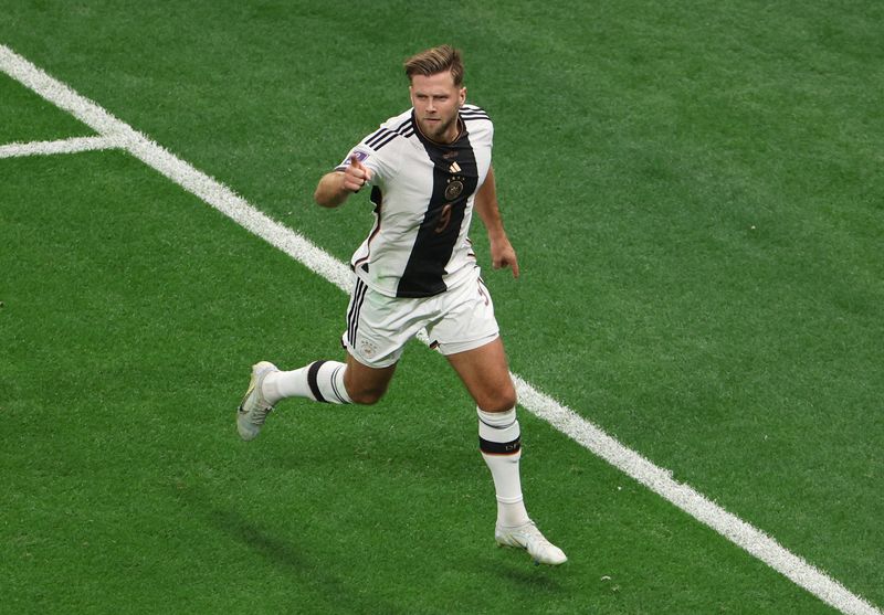 &copy; Reuters. FOTO DE ARCHIVO: Fútbol - Copa Mundial de la FIFA Qatar 2022 - Grupo E - España contra Alemania - Estadio Al Bayt, Al Jor, Qatar - 27 de noviembre de 2022. El alemán Niclas Füllkrug celebra su gol. REUTERS/Molly Darlington/