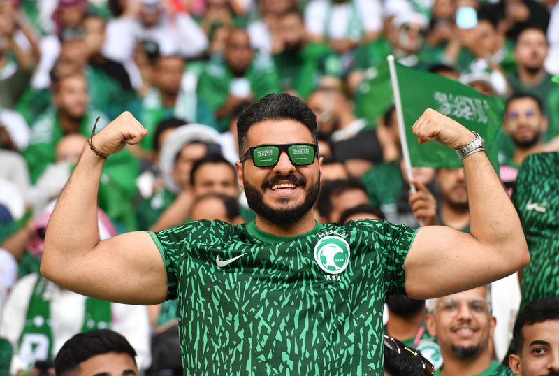 &copy; Reuters. Torcedor da Arábia Saudita no estádio antes de partida contra a Polônia na Copa do Mundo do Catar
26/11/2022 REUTERS/Jennifer Lorenzini