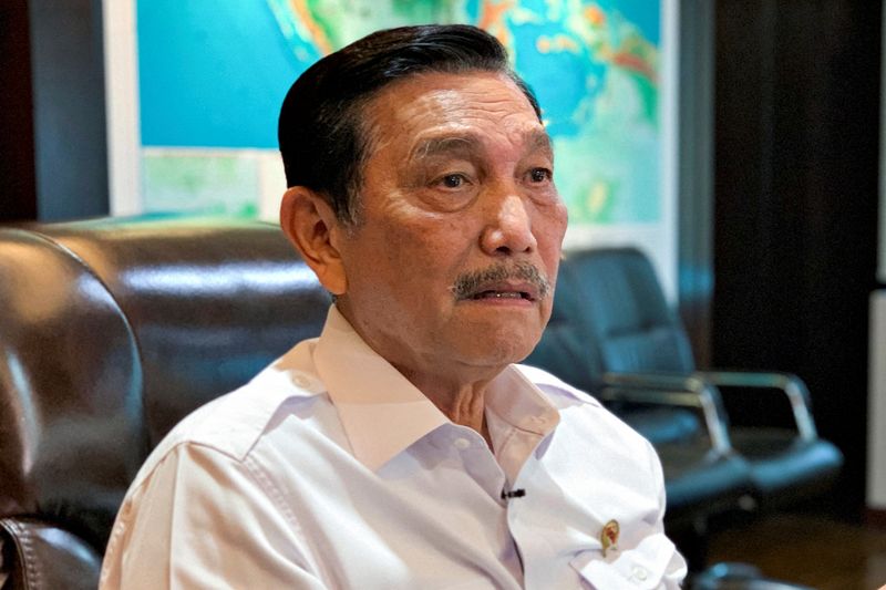 &copy; Reuters. FILE PHOTO: Indonesia's Coordinating Minister of Maritime Affairs and Investment Luhut Pandjaitan, talks during an interview at his office in Jakarta, Indonesia, October 24, 2022. REUTERS/Zahra Matarani