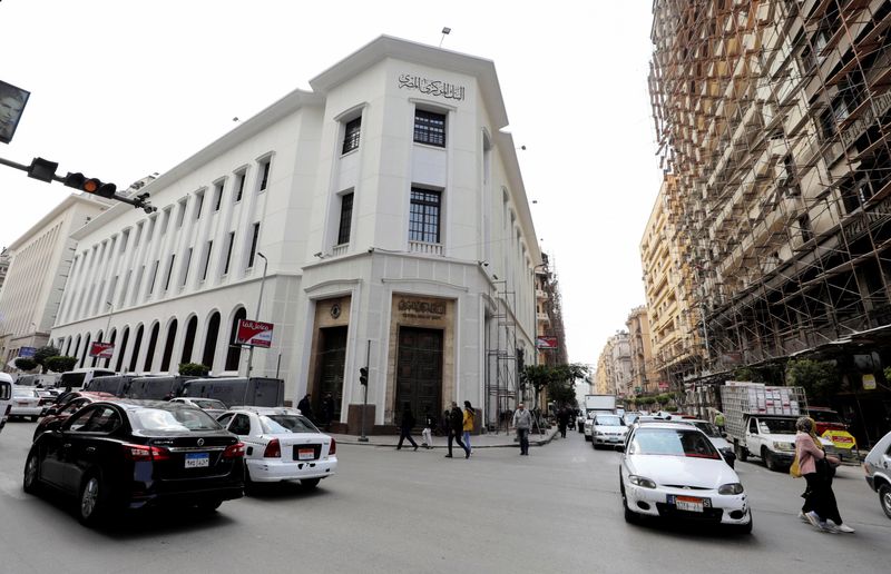 © Reuters. مقر البنك المركزي المصري في القاهرة يوم 22 مارس آذار 2022. تصوير: محمد عبد الغني - رويترز
