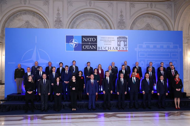 © Reuters. NATO Secretary General Jens Stoltenberg poses with foreign ministers of NATO countries during the family photo at their meeting in Bucharest, Romania November 29, 2022. REUTERS/Stoyan Nenov