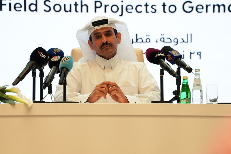 &copy; Reuters. وزير الطاقة القطري سعد الكعبي في حفل توقيع شركة قطر للطاقة وكونوكو فيليبس اتفاقيتي بيع وشراء لتصدير مليوني طن من الغاز الطبيعي المسال سنويا