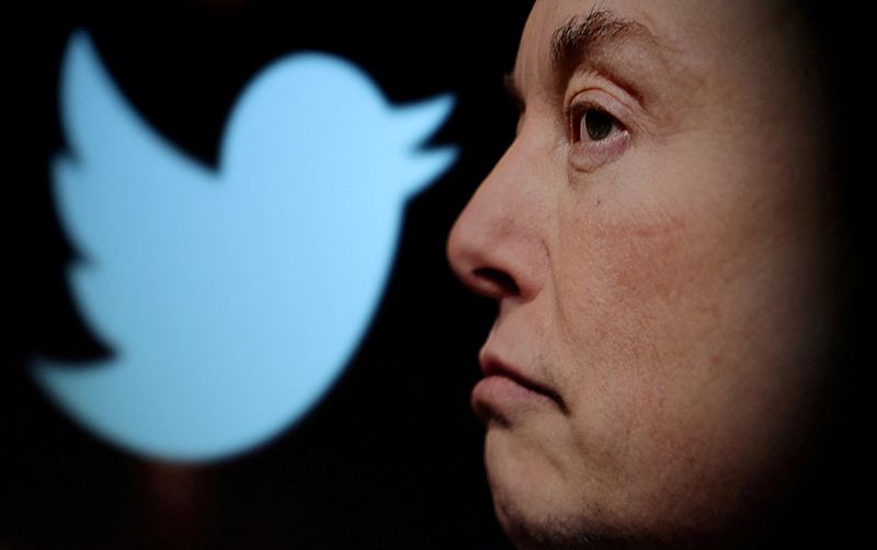 © Reuters. FILE PHOTO: Twitter logo and a photo of Elon Musk are displayed through magnifier in this illustration taken October 27, 2022. REUTERS/Dado Ruvic/Illustration/