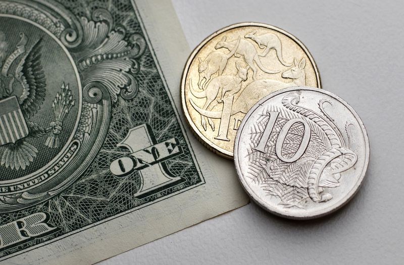 © Reuters. FILE PHOTO: One dollar and 10 cents in Australian currency sit atop a U.S. one dollar note in this photo illustration taken in Sydney July 27, 2011.  REUTERS/Tim Wimborne  
