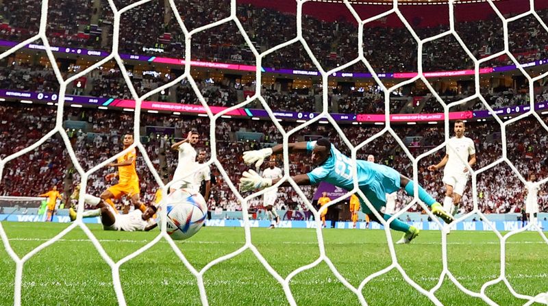 &copy; Reuters. Nov 29, 2022 
Foto del martes de Cody Gakpo marcando para Países Bajos ante Qatar 
REUTERS/Bernadett Szabo
