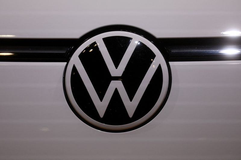 &copy; Reuters. Logotipo da Volkswagen no Salão Internacional do Automóvel de Nova York de 2022, em Nova York, EUA. 13/04/2022. REUTERS/Brendan McDermid/File Photo