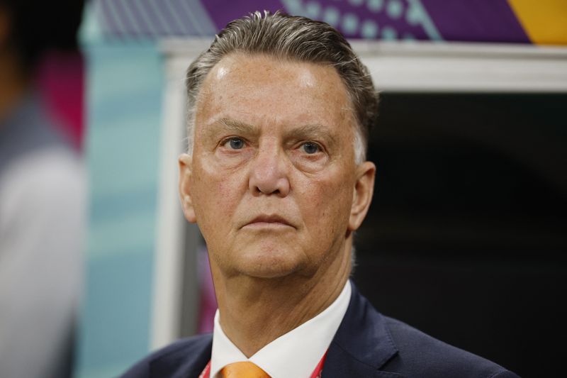 &copy; Reuters. El entrenador de Países Bajos, Louis van Gaal, antes del partido contra Qatar por el Grupo A del Mundial en el estadio Al Bayt de Al Khor, Qatar - 29 de noviembre de 2022 REUTERS/John Sibley