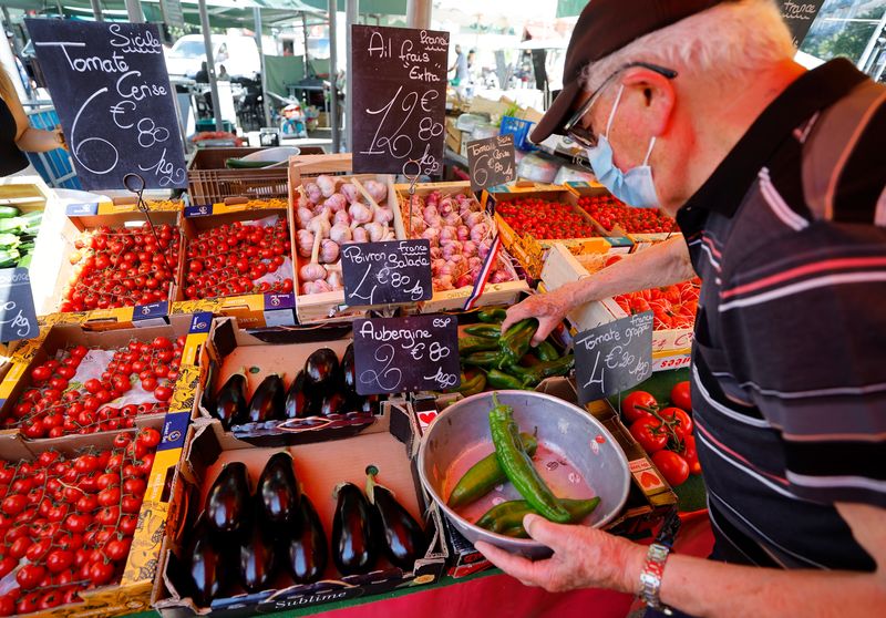 French consumer spending falls in October, inflation unchanged in November