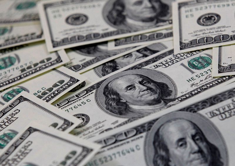 تراجع الدولار بعد تصريحات رئيس المركزي الأمريكي عن أسعار الفائدة