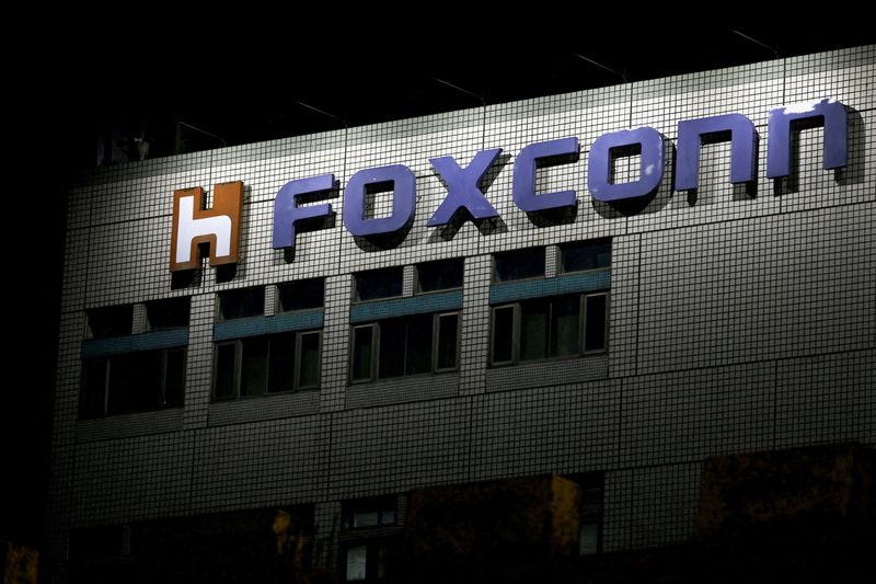 Foxconn asks workers for referrals to replenish China plant's staff