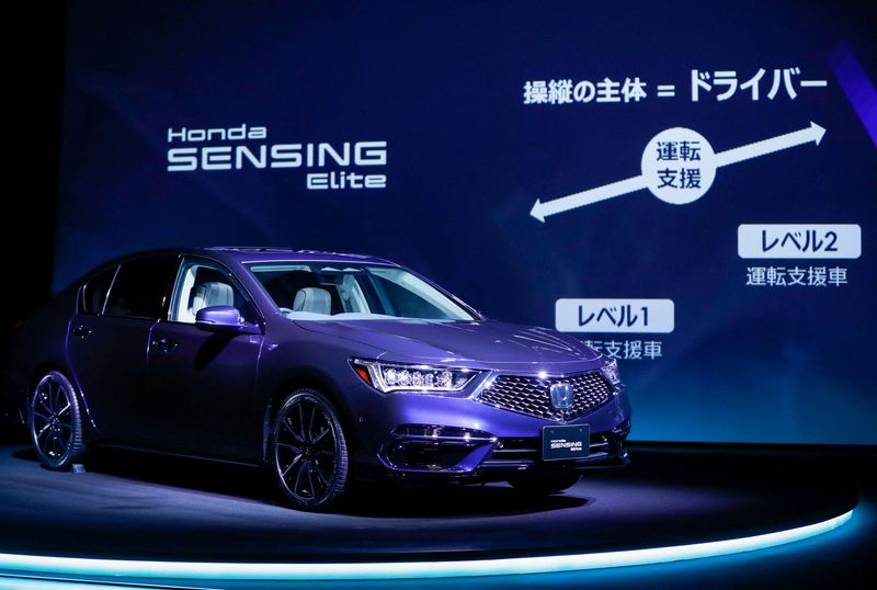 © Reuters. FILE PHOTO: The Honda Motor Co. Ltd's all-new Legend sedan, equipped with level 3 autonomous driving technology, is displayed during an unveiling in Tokyo, Japan March 4, 2021. REUTERS/Issei Kato/File Photo