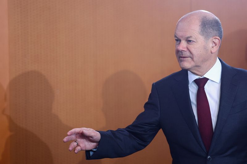 &copy; Reuters. FILE PHOTO: German Chancellor Olaf Scholz gestures during the weekly cabinet meeting in Berlin, Germany November 30, 2022. REUTERS/Lisi Niesner