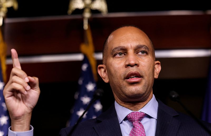 &copy; Reuters. FILE PHOTO: U.S. House Democratic Caucus Chair Hakeem Jeffries (D-NY) speaks to reporters following a House Democratic Caucus meeting at the U.S. Capitol in Washington, U.S., November 2, 2021. REUTERS/Evelyn Hockstein