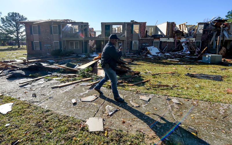 © Reuters. Eutaw Police Chief Tommy Johnson surveys the damage to one of the buildings in the Sagewood Apartments complex after a small tornado hit Eutaw, Alabama, U.S. November 29, 2022.  Gary Cosby Jr/USA TODAY NETWORK via REUTERS NO RESALES. NO ARCHIVES. MANDATORY CREDIT