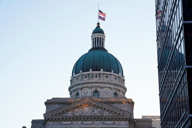 © Reuters. A general view of the Indiana Statehouse shortly before the vote to accept Senate Bill 1, which was passed by the House earlier in the day, making the Indiana legislature the first in the nation to restrict abortions, in Indianapolis, Indiana, U.S. August 5, 2022. REUTERS/Cheney Orr