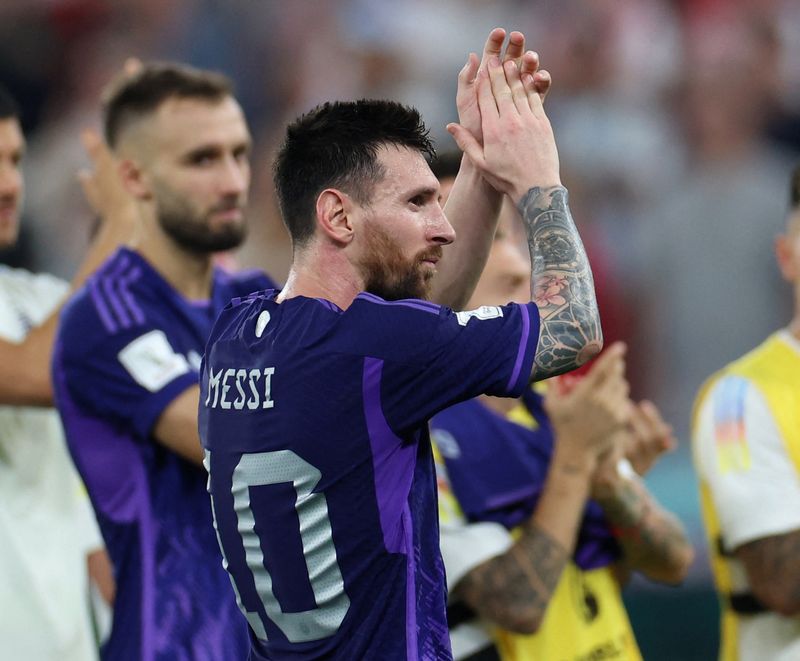 &copy; Reuters. Messi e jogadores da Argentina comemoram vitória sobre a Polônia na Copa do Mundo
30/11/2022
REUTERS/Pedro Nunes