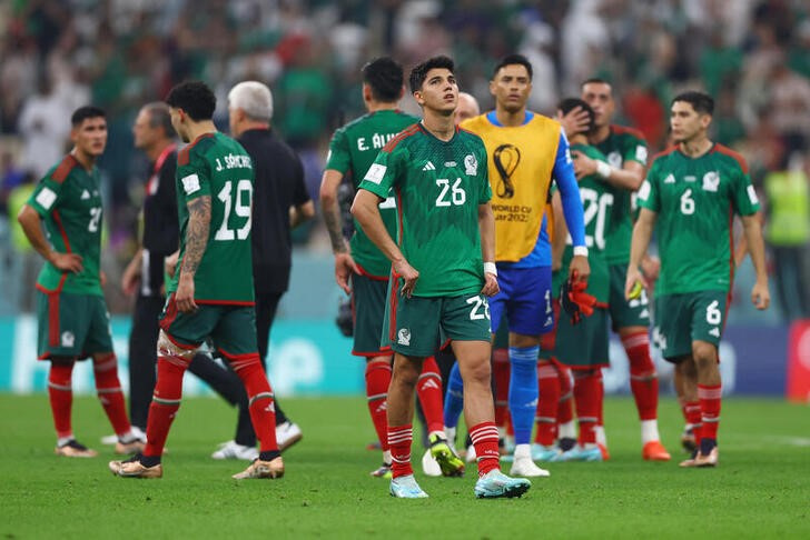 &copy; Reuters.  Nov 30, 2022 
Foto del miércoles del futbolista de Mexico Kevin Alvarez reaccionando tras la eliminación en el Mundial 
REUTERS/Matthew Childs