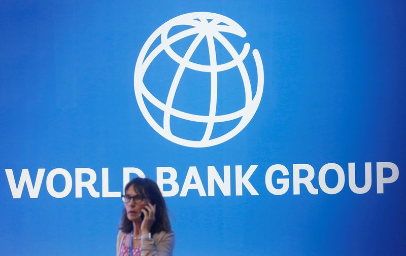 &copy; Reuters. شعار البنك الدولي في مؤتمر ببالي في إندونيسيا - صورة من أرشيف رويترز.