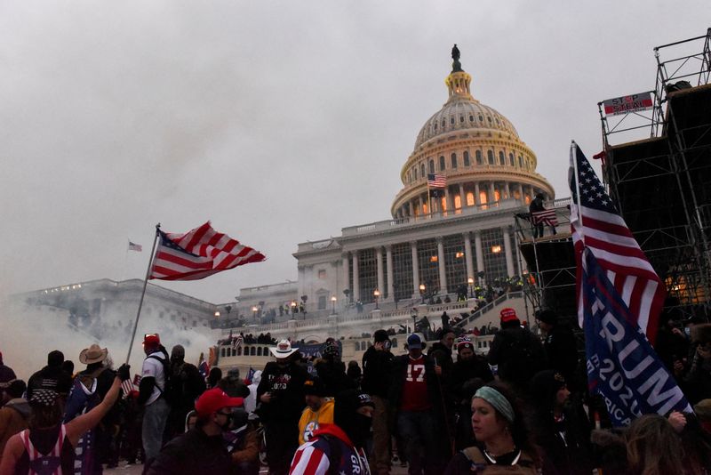 &copy; Reuters. FILE PHOTO: Police clear the U.S. Capitol Building with tear gas as supporters of U.S. President Donald Trump gather outside, in Washington, U.S. January 6, 2021. REUTERS/Stephanie Keith/