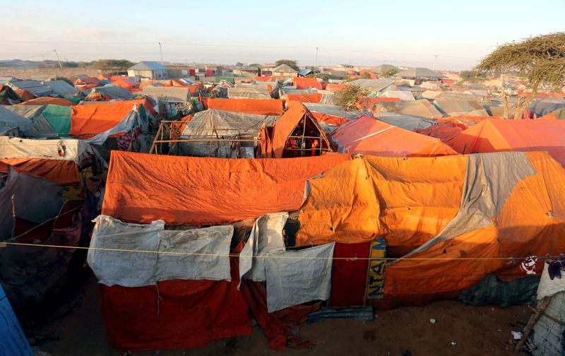 &copy; Reuters. FILE PHOTO: A general view shows a section of the Al-cadaala camp of the internally displaced people following the famine in Somalia's capital Mogadishu March 6, 2017. REUTERS/Feisal Omar/File Photo