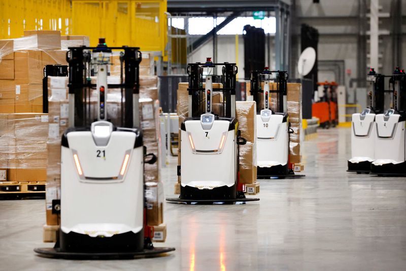 Analysis-Retailers turn to robots in cost inflation fight