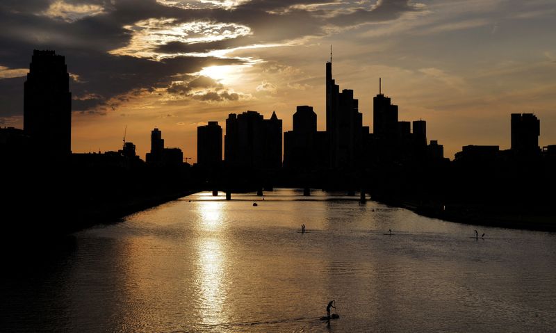 &copy; Reuters. FILE PHOTO: The sun sets behind the skyline of Frankfurt, Germany, August 30, 2022.  REUTERS/Kai Pfaffenbach/File Photo