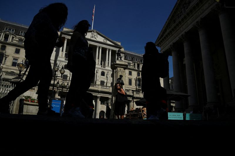 &copy; Reuters. FILE PHOTO: Pedestrians walk past the Bank of England, in London, Britain, August 8, 2022.  REUTERS/Toby Melville