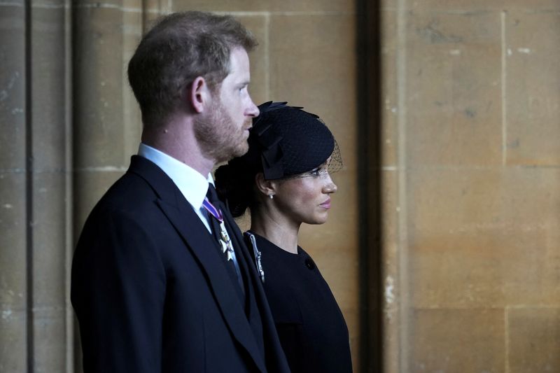&copy; Reuters. الأمير البريطاني هاري وزوجته ميجان ميركل دوقة ساسكس خلال مراسم في لندن يوم 14 سبتمبر ايلول 2022. صورة لرويترز من ممثل لوكالات الأنباء.
