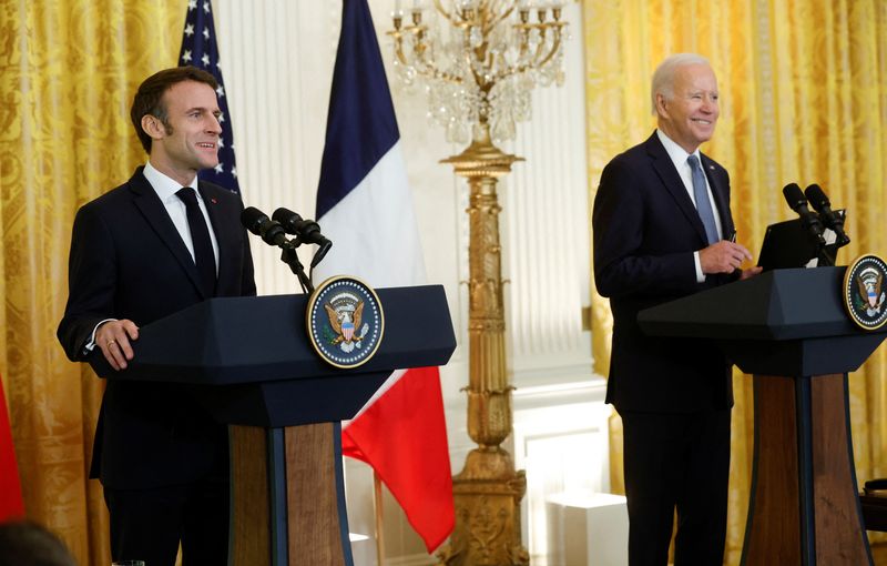 &copy; Reuters. Le président français Emmanuel Macron et le président américain Joe Biden tiennent une conférence de presse conjointe à la Maison Blanche. /Photo prise le 1er décembre 2022/REUTERS/Jonathan Ernst