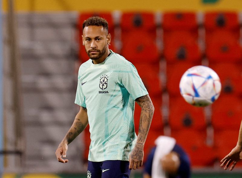&copy; Reuters. Neymar durante treino da seleção brasileira no Catar
23/11/2022 REUTERS/Amanda Perobelli