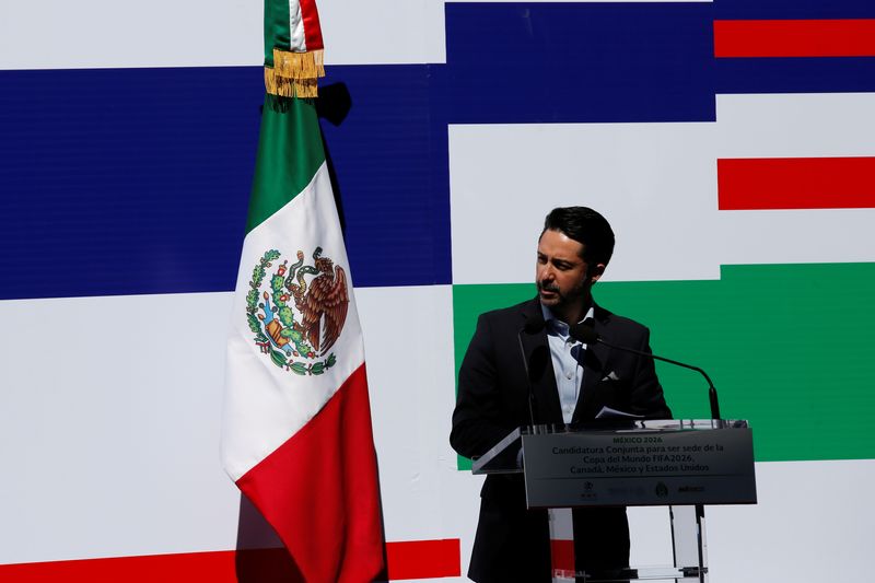 &copy; Reuters. يون دي لويسا رئيس الاتحاد المكسيكي لكرة القدم - صورة من أرشيف رويترز. 