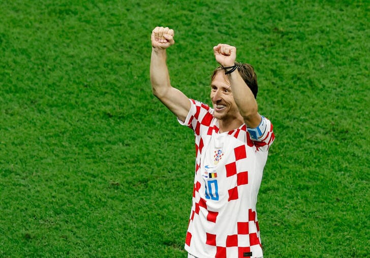 &copy; Reuters. Dic 1, 2022 
Foto del jueves del capitán de Croacia Luka Modric celebrando la clasificación a octavos de final del Mundial 
 REUTERS/Albert Gea