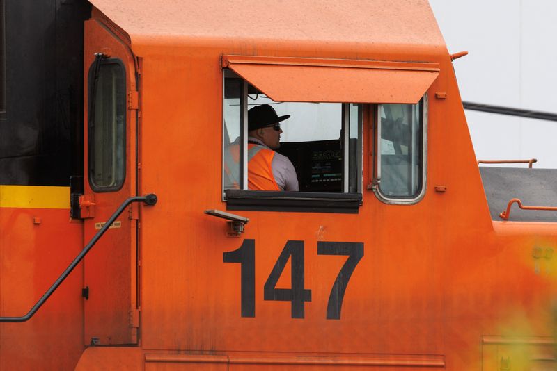 &copy; Reuters. A railway worker drives a train engine while loading railcars in San Diego, California, U.S., November 30, 2022. REUTERS/Mike Blake