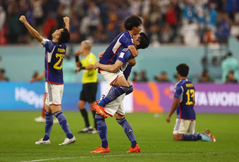 &copy; Reuters. Jogadores do Japão comemoram vitória sobre a Espanha
01/12/2022
REUTERS/Paul Childs