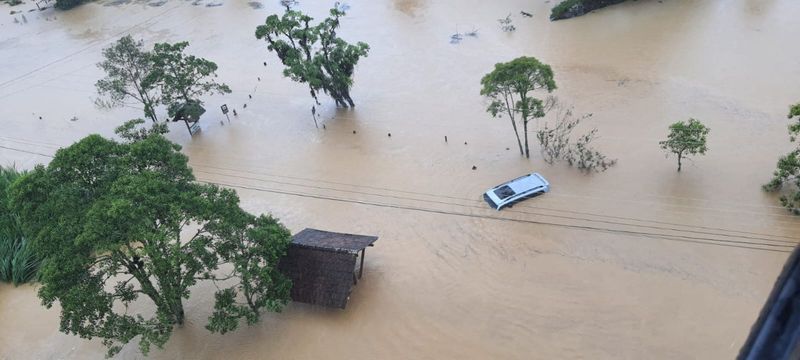 &copy; Reuters. Enchentes em São Pedro de Alcântara, em Santa Catarina
30/11/2022
Corpo de Bombeiros Militar de Santa Catarina/Divulgação via REUTERS